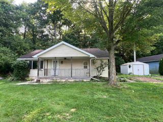 7055 S 200 E, Wolcottville, IN 46795