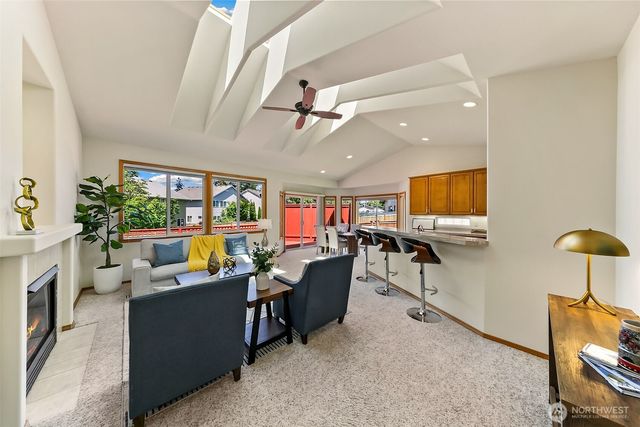 20604 Damson Rd, Lynnwood, WA 98036