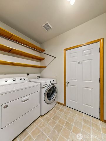 20604 Damson Rd, Lynnwood, WA 98036