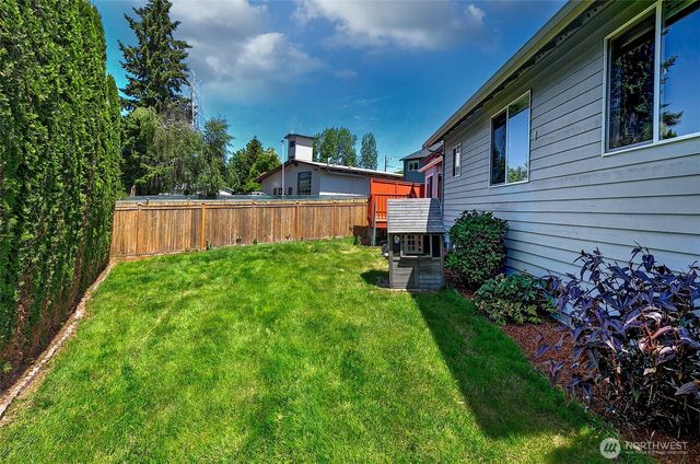 20604 Damson Rd, Lynnwood, WA 98036