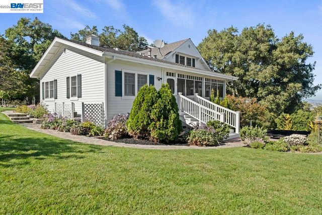 5280 Sheridan Rd, Sunol, CA 94586