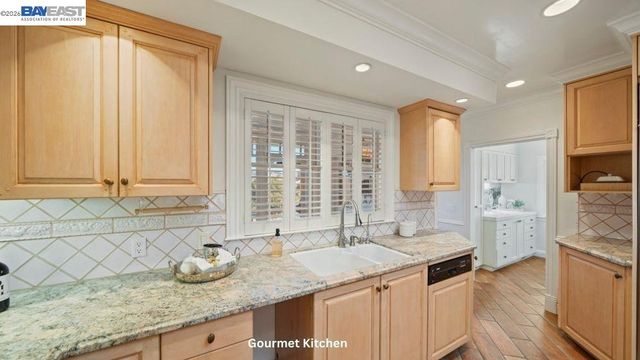 5280 Sheridan Rd, Sunol, CA 94586