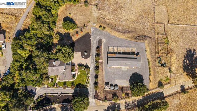 5280 Sheridan Rd, Sunol, CA 94586