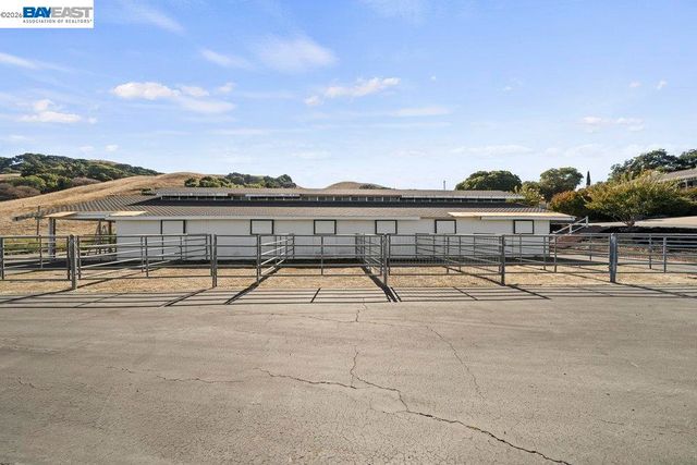 5280 Sheridan Rd, Sunol, CA 94586