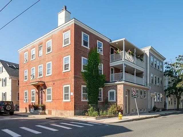 96 Derby Street 1, Salem, MA 01970
