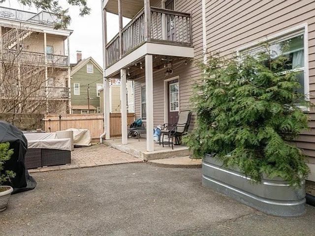 96 Derby Street 1, Salem, MA 01970