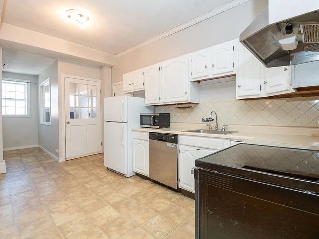 96 Derby Street 1, Salem, MA 01970