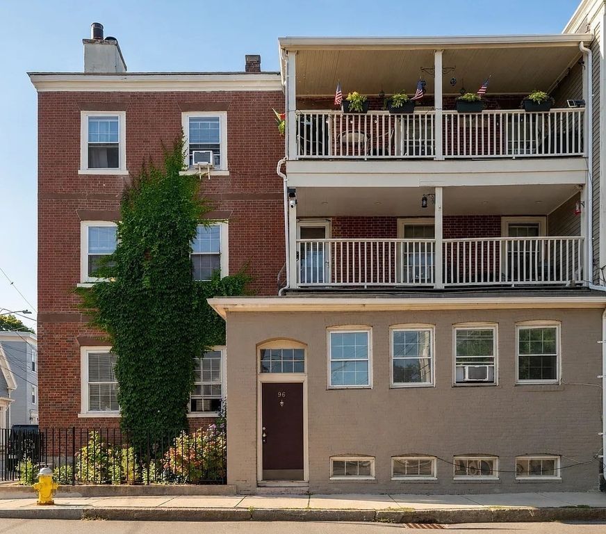 96 Derby Street 1, Salem, MA 01970