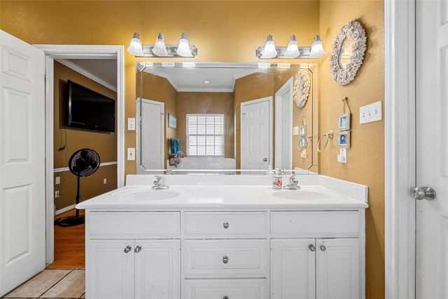 209 Keswick Drive, Hewitt, TX 76643