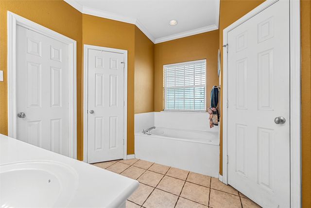 209 Keswick Drive, Hewitt, TX 76643
