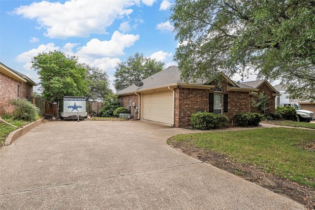 209 Keswick Drive, Hewitt, TX 76643