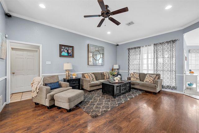 209 Keswick Drive, Hewitt, TX 76643