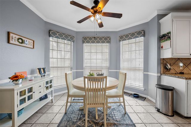 209 Keswick Drive, Hewitt, TX 76643