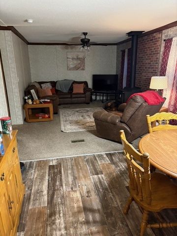 7900 81 SOUTH Highway, Starr, SC 29684