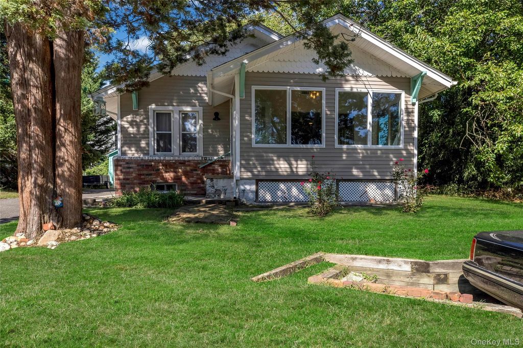 3 School Street, Lake Ronkonkoma, NY 11779
