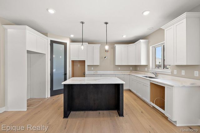 50605 Mistwood Drive, Macomb Township, MI 48042