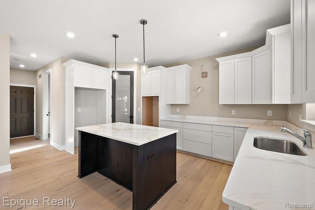 50605 Mistwood Drive, Macomb Township, MI 48042