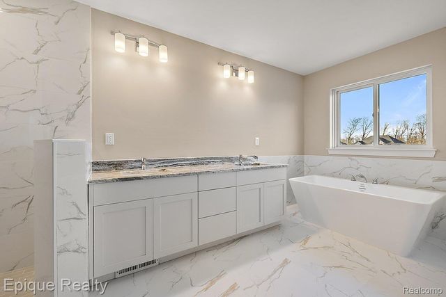 50605 Mistwood Drive, Macomb Township, MI 48042