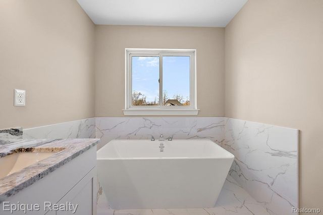 50605 Mistwood Drive, Macomb Township, MI 48042