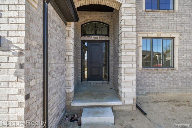 50605 Mistwood Drive, Macomb Township, MI 48042