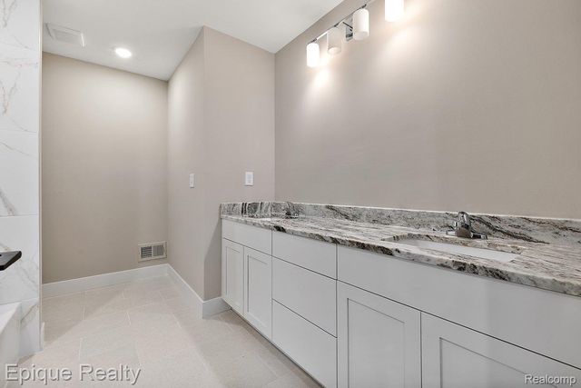 50605 Mistwood Drive, Macomb Township, MI 48042