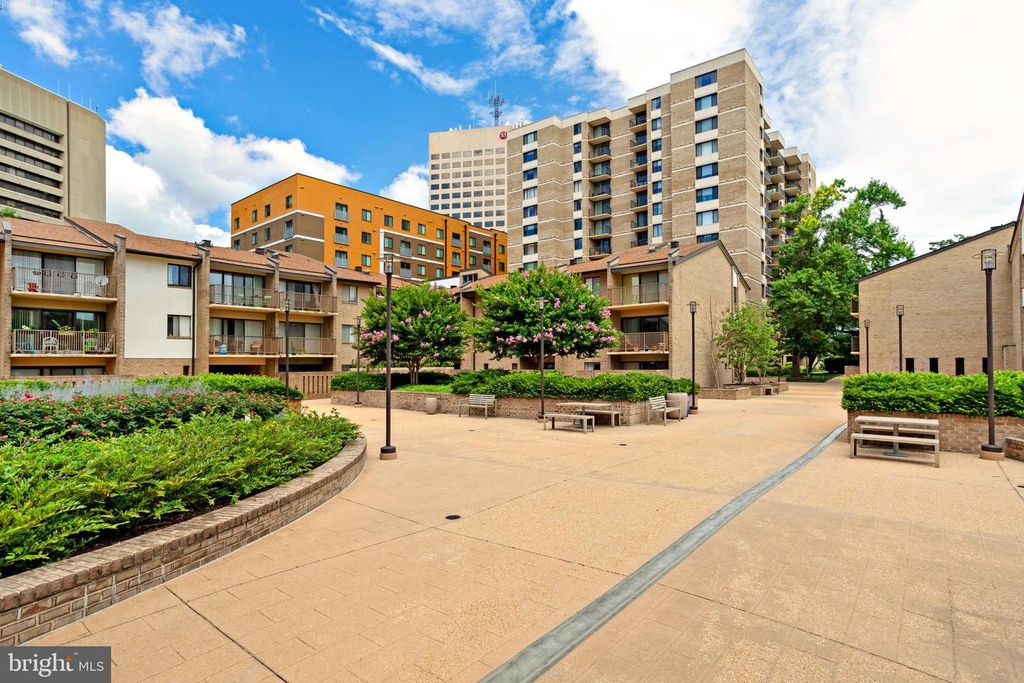 118 MONROE ST #304, Rockville, MD 20850