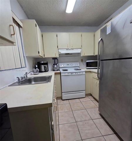 2560 W 60th St 104, Hialeah, FL 33016