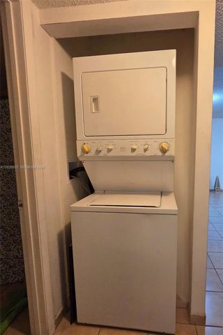 2560 W 60th St 104, Hialeah, FL 33016