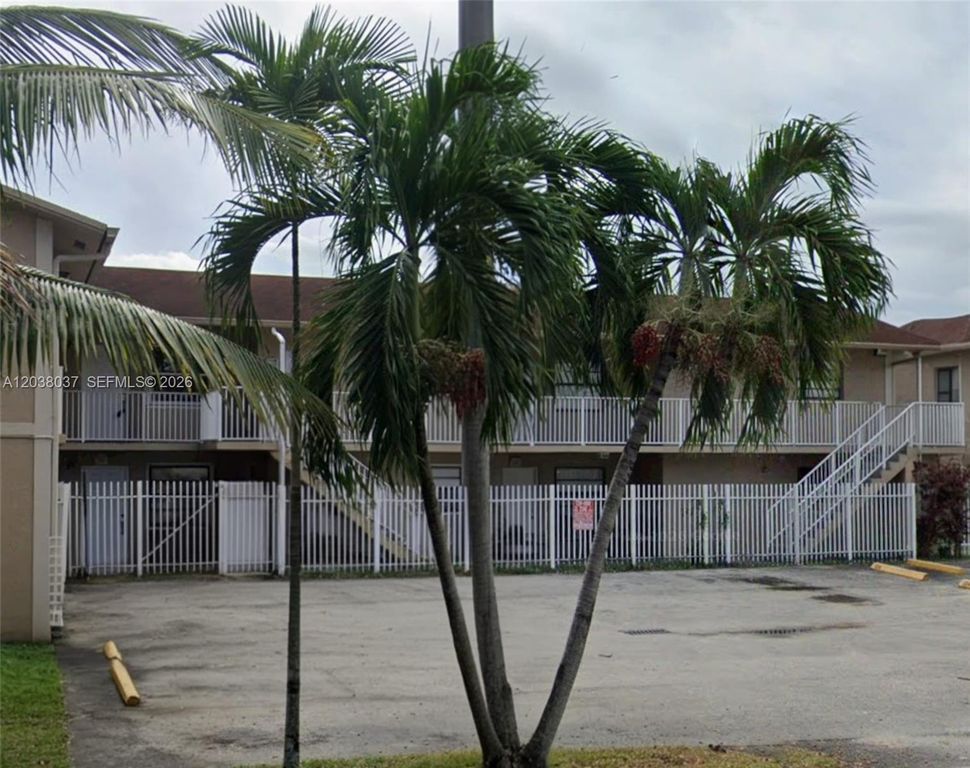 2560 W 60th St 104, Hialeah, FL 33016