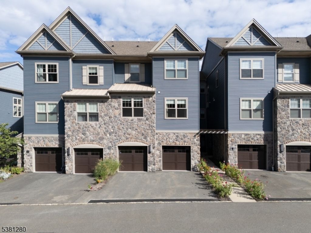 407 Mariners Pointe, Hopatcong Boro, NJ 07843
