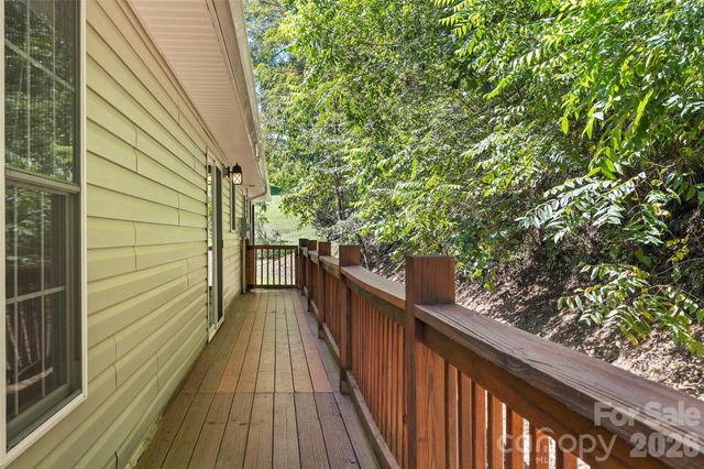 111 Natures Trail, Clyde, NC 28721