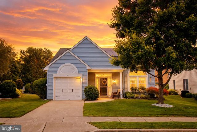 60 E COTTAGE LN E, Columbus, NJ 08022