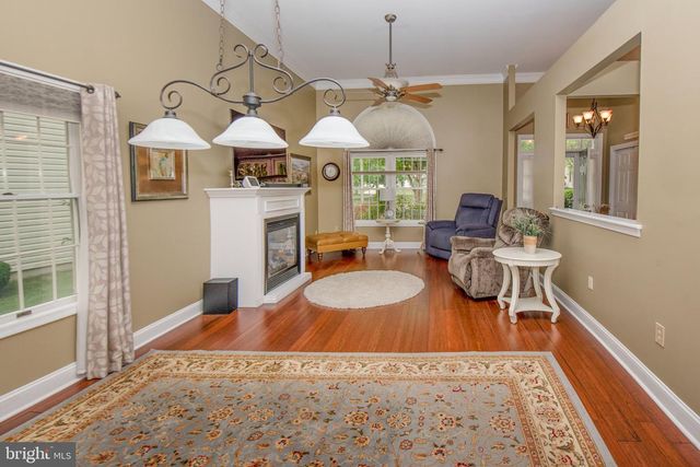 60 E COTTAGE LN E, Columbus, NJ 08022