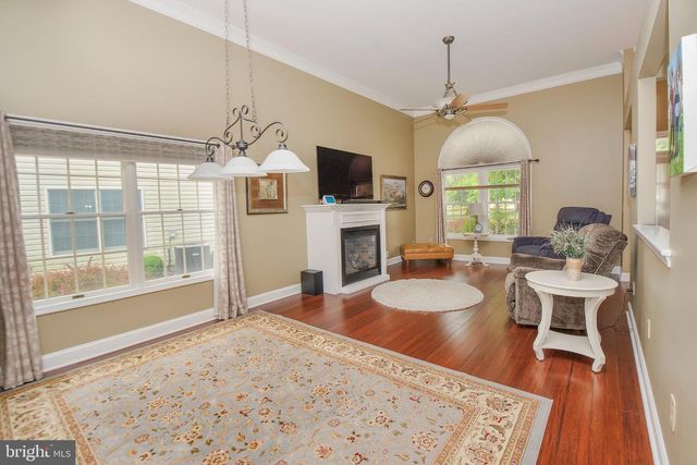 60 E COTTAGE LN E, Columbus, NJ 08022
