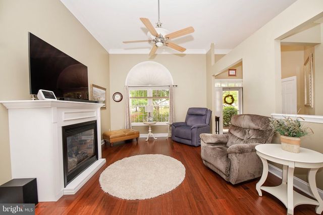 60 E COTTAGE LN E, Columbus, NJ 08022