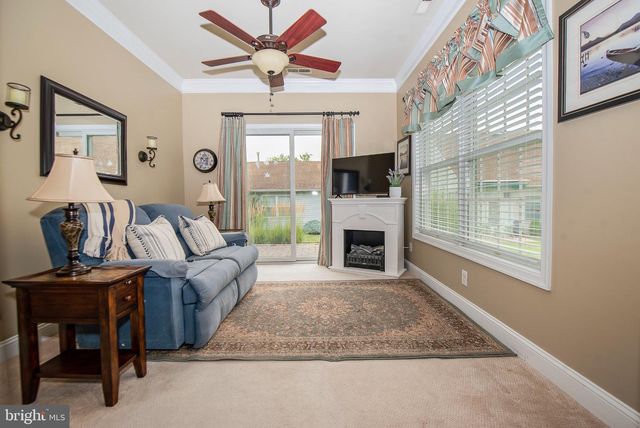60 E COTTAGE LN E, Columbus, NJ 08022