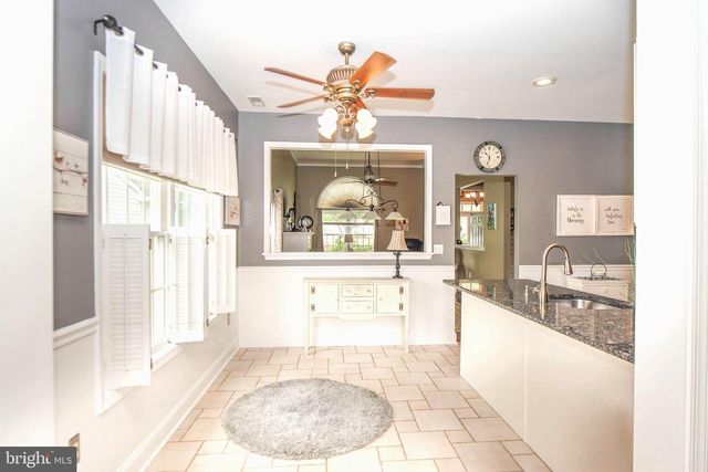 60 E COTTAGE LN E, Columbus, NJ 08022