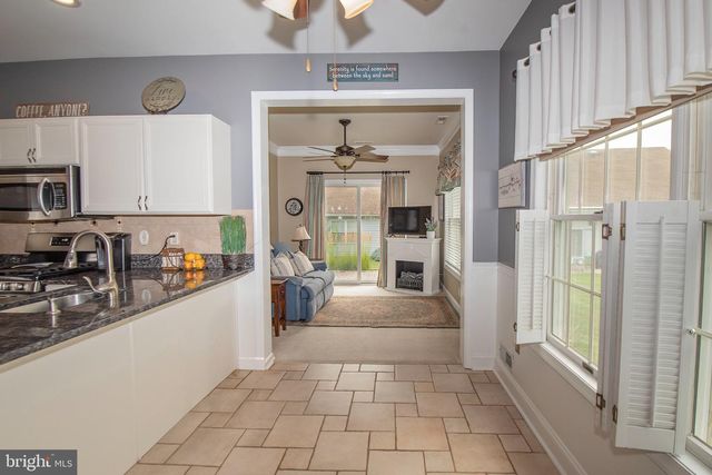 60 E COTTAGE LN E, Columbus, NJ 08022