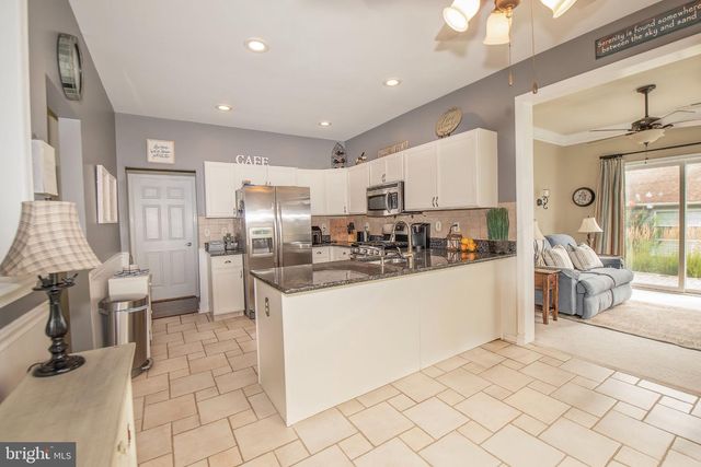60 E COTTAGE LN E, Columbus, NJ 08022