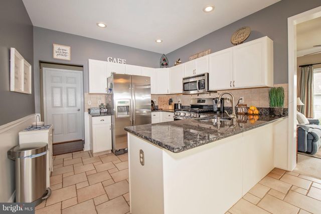 60 E COTTAGE LN E, Columbus, NJ 08022