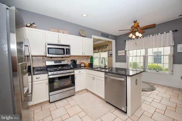 60 E COTTAGE LN E, Columbus, NJ 08022