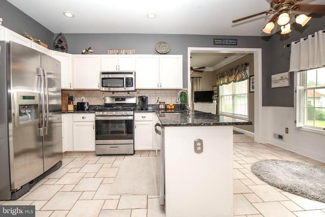 60 E COTTAGE LN E, Columbus, NJ 08022