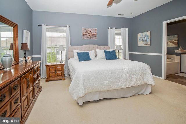 60 E COTTAGE LN E, Columbus, NJ 08022