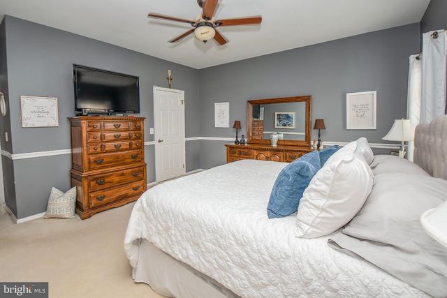 60 E COTTAGE LN E, Columbus, NJ 08022