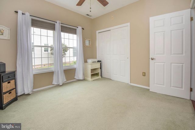 60 E COTTAGE LN E, Columbus, NJ 08022