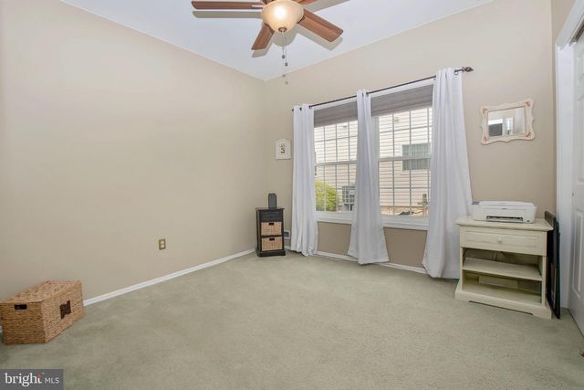 60 E COTTAGE LN E, Columbus, NJ 08022