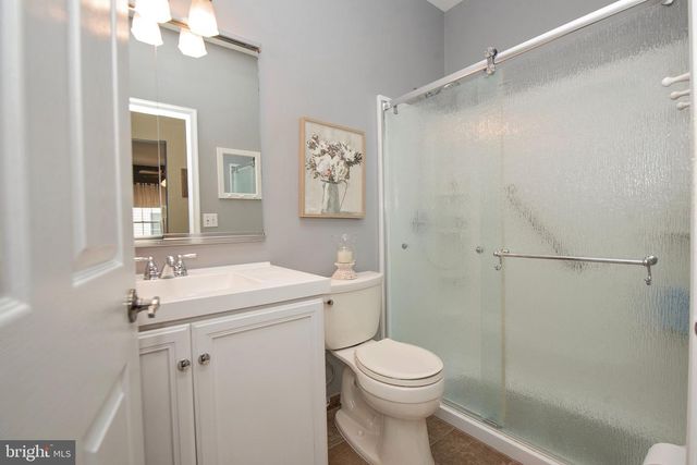60 E COTTAGE LN E, Columbus, NJ 08022