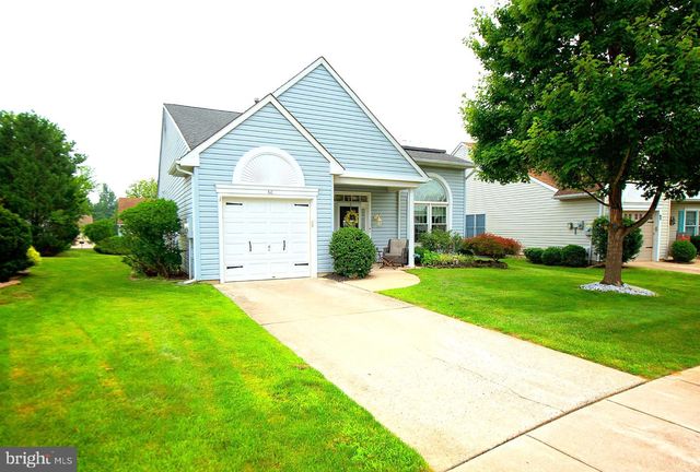 60 E COTTAGE LN E, Columbus, NJ 08022