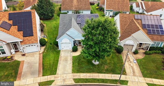60 E COTTAGE LN E, Columbus, NJ 08022