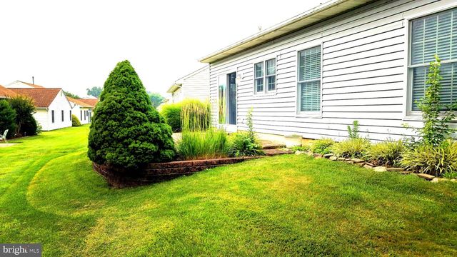 60 E COTTAGE LN E, Columbus, NJ 08022